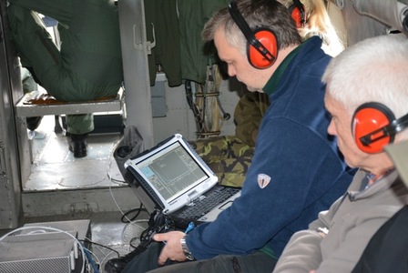 Chemici se specialisty Státního ústavu radiační ochrany společně monitorovali radiaci z vrtulníku