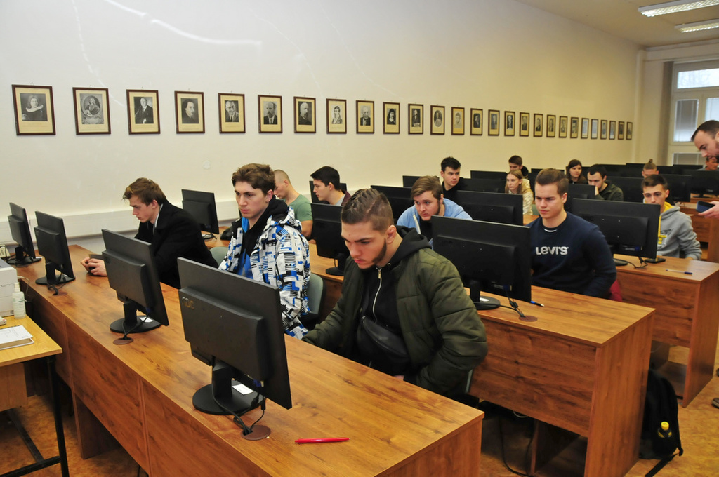Zájemci podávají přihlášky ke studiu