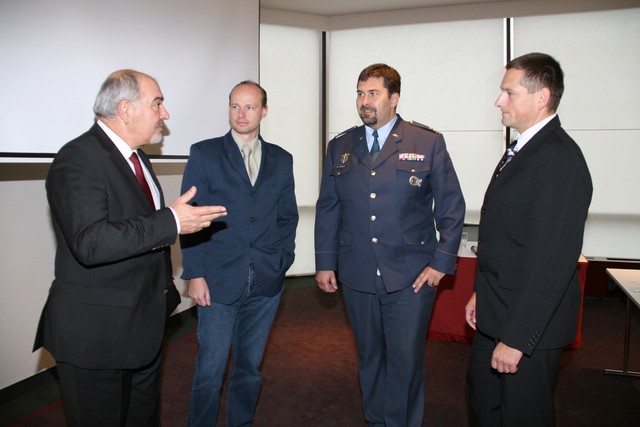 Gen. Moutsiakis s delegáty AČR
