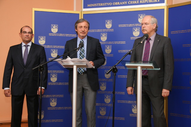Tisková konference u příležitosti podpisu smluv