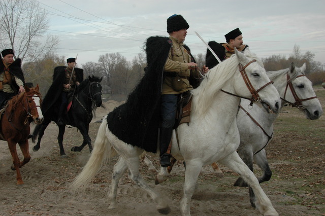 Do bitvy se zapojili i jezdci na koních