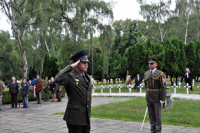 Úctu hrdinům od Zborova položením věnce vzdal i představitel ruské ambasády v Praze