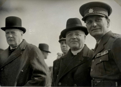 Winston Churchill, předseda čs. exilové vlády Msgr. Jan Šrámek a generál Ingr