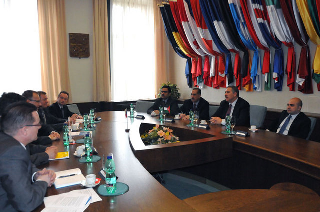 Z jednání obou delegací na Ministerstvu obrany ČR (2)