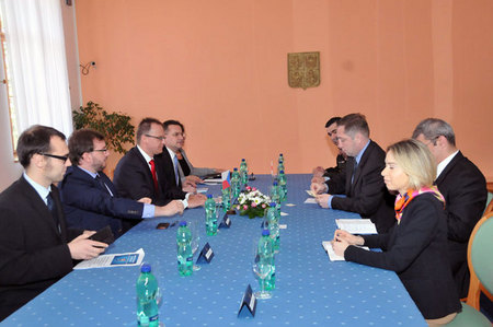 Před zahájením jednání obou delegací na Ministerstvu obrany ČR