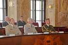 Na fotografii rektor-velitel UO brigádní generál Bohuslav Přikryl, náčelník Generálního štábu AČR generálporučík Petr Pavel, děkan Fakulty ekonomiky a managementu plukovník Vladan Holcner. 