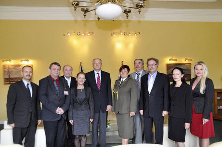 Společná fotografie účastníků neformálního setkání na Ministerstvu obrany ČR (1)