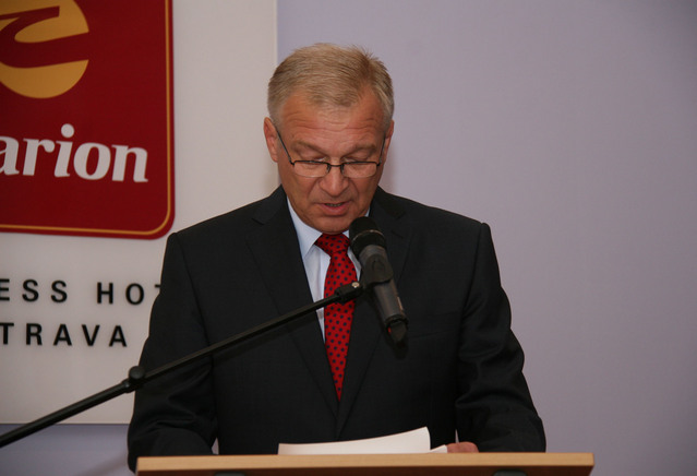 Ministr obrany České republiky Vlastimil Picek při zahajovacím projevu