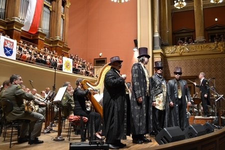 Vlčí máky zaplavily Rudolfinum