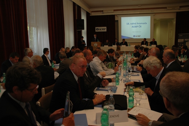 Účastníci 18. valné hromady AOBP ČR