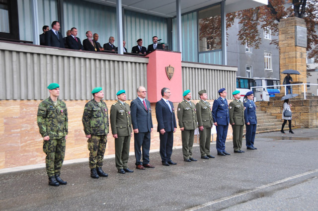 Předávání pamětních odznaků