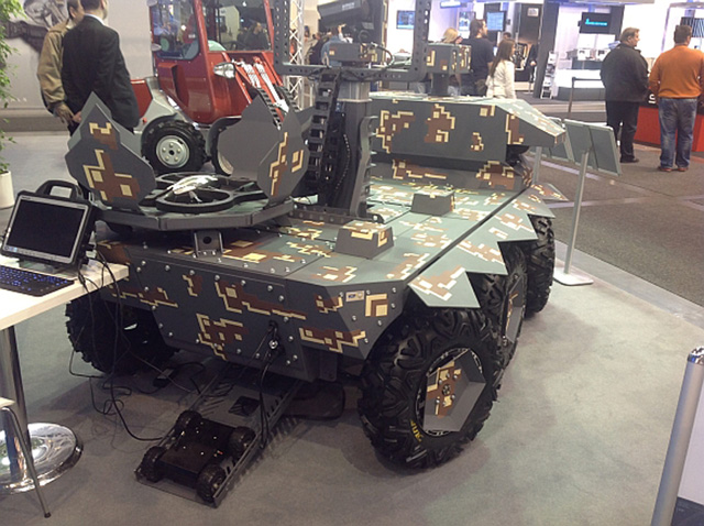 Robotické vozidlo Taros 6x6 Furbo na výstavě Future Forces 2014
