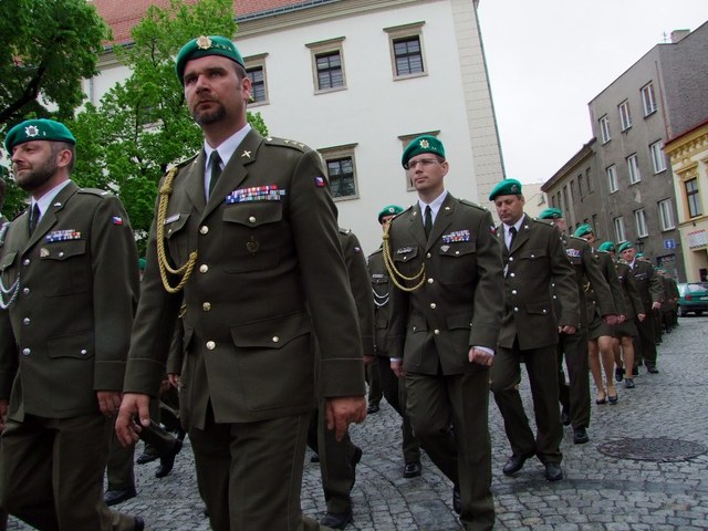  Slavnostní uniformy umocnily dojem z mohutného přesunu