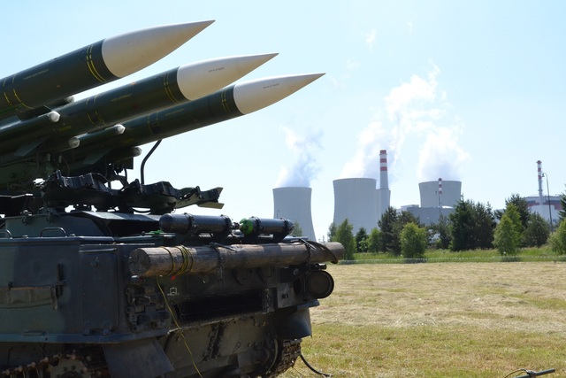 Ochranu Temelínu zajišťoval 25. protiletadlový raketový pluk ze Strakonic se svou technikou