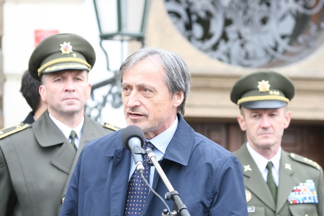 Ministr obrany Martin Stropnický při slavnostní přísaze vojáků AČR
