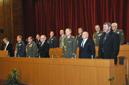 Čestné předsednictvo slavnostního setkání, které bylo věnováno připomínce 72. výročí Českého národního povstání