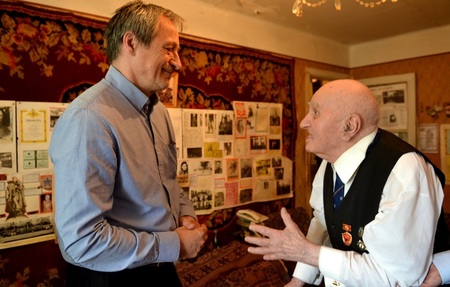 Ve městě Gori ministr Stropnický navštívil druhoválečného veterána pana Irakli Kandareliho