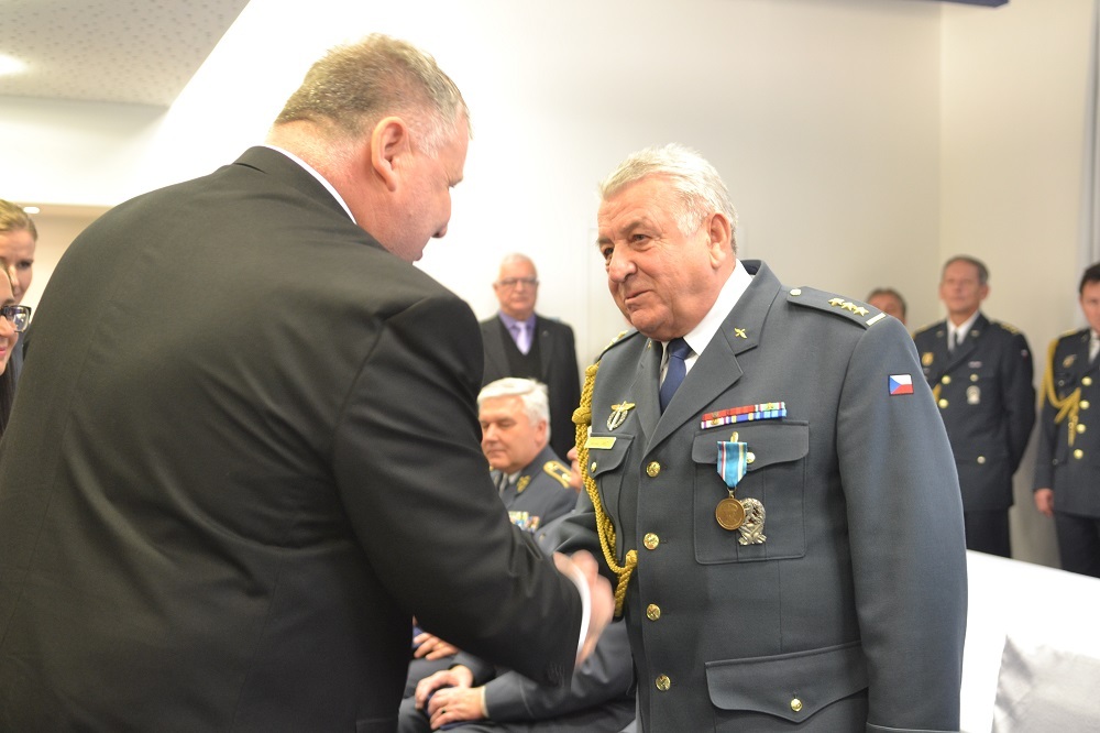 Mezi oceněnými byl plukovník v. v. Miroslav Lanči