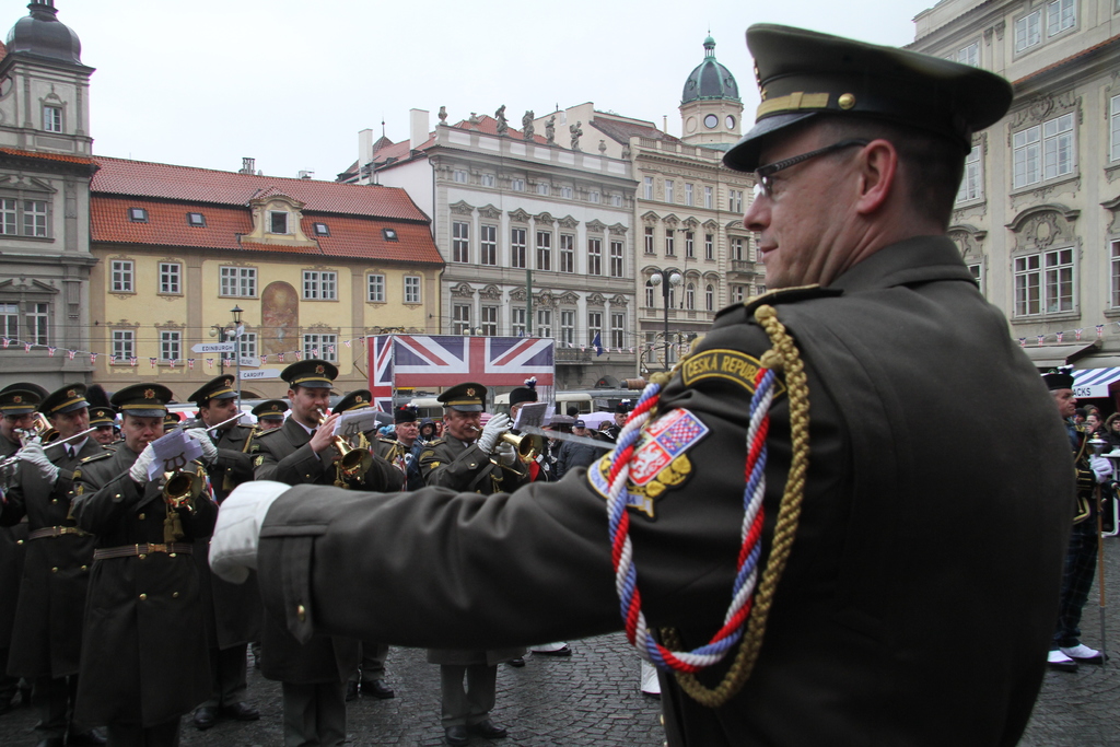 Ústřední hudba AČR při svém vystoupení v rámci Britských dnů