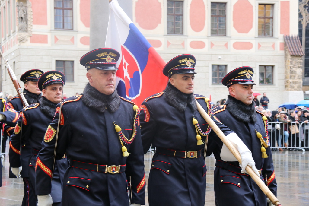 Spolu s jednotkami Hradní stráže se slavnostního aktu zúčastnila jednotka Čestné stráže prezidenta Slovenské republiky