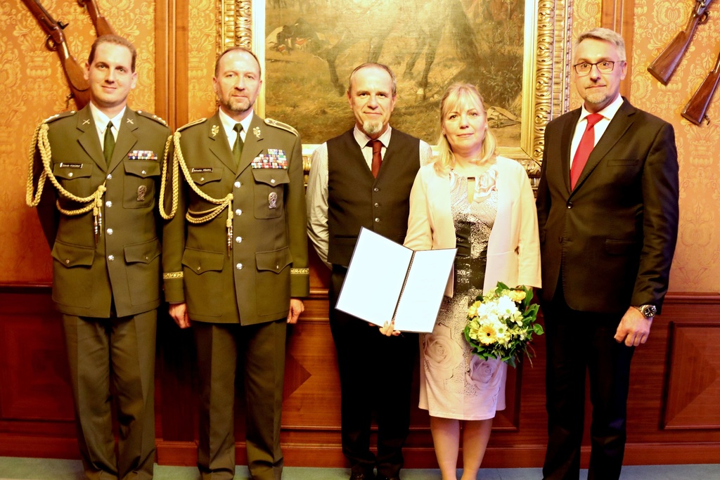 Účastníci slavnostních okamžiků ve Vojenském salonku Ministerstva obrany