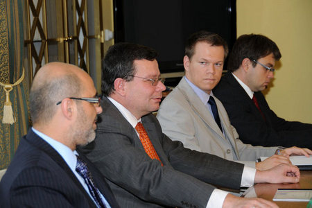Při jednání s americkým náměstkem ministra obrany (1)