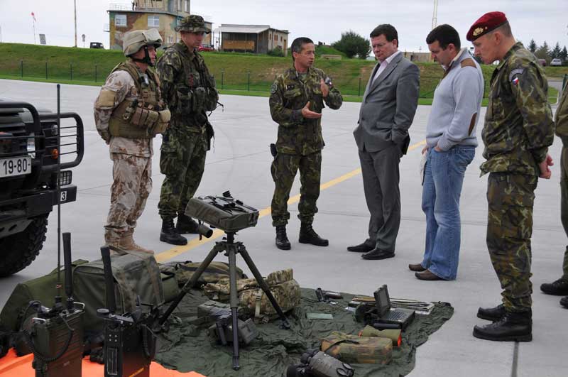 Ministr se zajímal o výcvik leteckých návodčích a jejich techniku