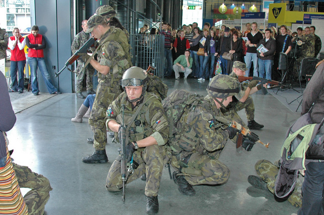 Dynamické ukázky skupiny COMMANDOS - 1

