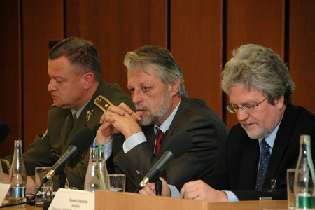 Konference se zúčastnili i politici: František Bublan (uprostřed) a Tomáš Kladívko (vpravo)