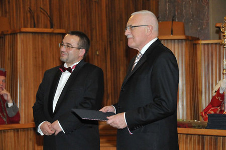 Jemnovací dekrety předával prezident Václav Klaus s ministrem Josefem Dobešem