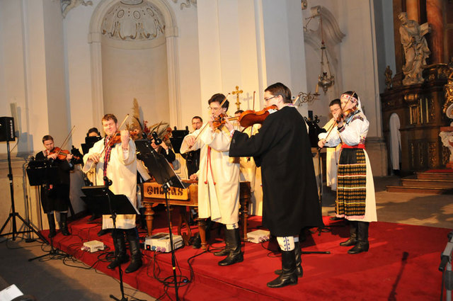 Orchestr lidových nástrojů VUS Ondráš pod vedením Lubomíra Graffeho