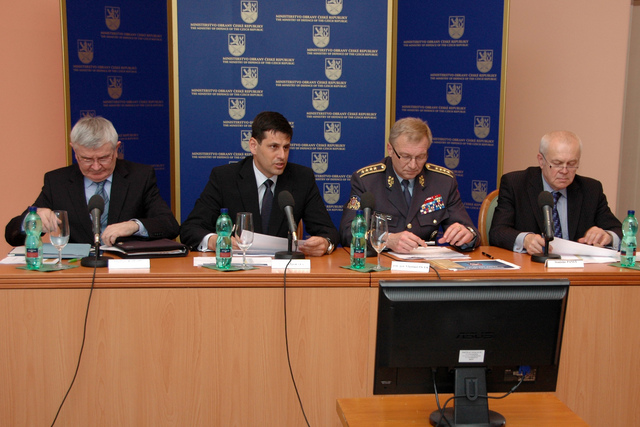 Z tiskové konference