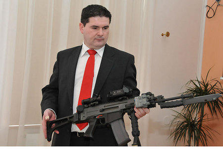 New weapon for Czech soldiers: CZ 805 BREN A1/A2