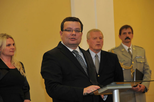 Ministr obrany Alexandr Vondra při projevu, ve kterém poděkoval vyznamenaným za vše, co vykonali ve prospěch našeho státu