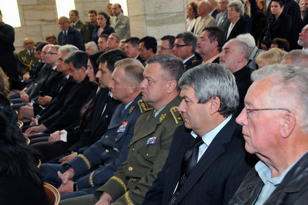 Smuteční hosté v hořovické obřadní síni