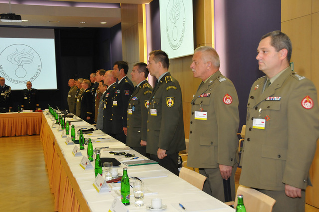 Účastníci pražské konference náčelníků vojenských policií (1)