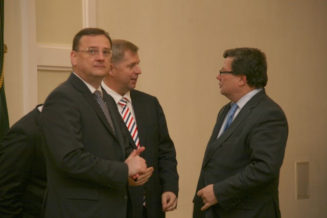 Diskuse před zahájením společného zasedání vlád