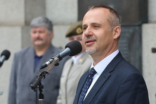 1. náměstek ministryně obrany při projevu