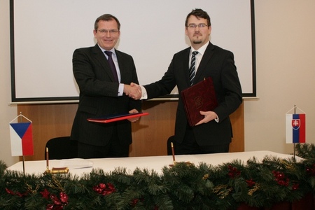 První náměstek ministra obrany ČR Jiří Šedivý a státní tajemník MO SR Róbert Ondrejcsák
