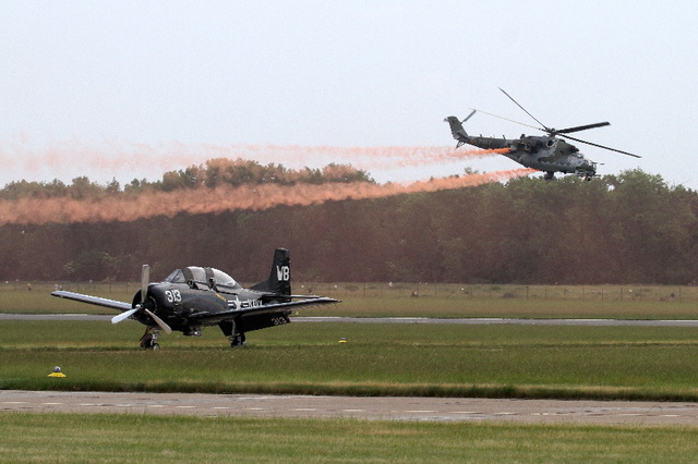 Představila se i vojenská technika