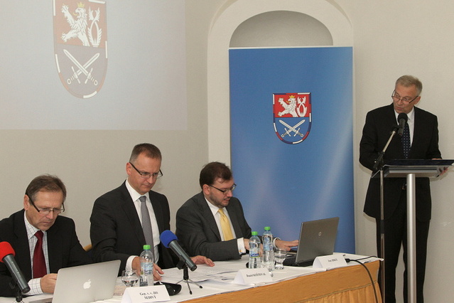  Ministr obrany zahajuje konferenci