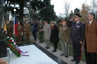 Členové delegace se poklonili u památníku padlých v Lukjanivce