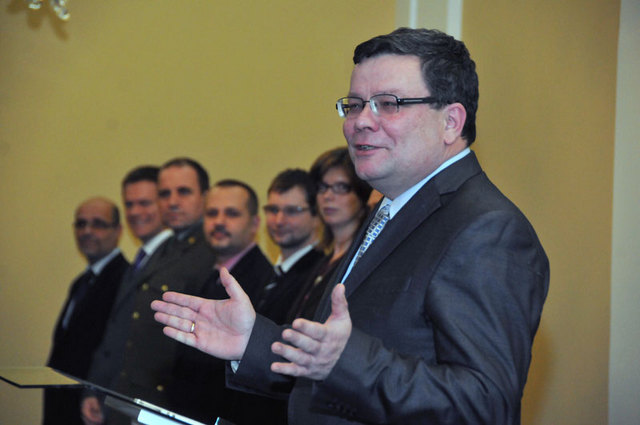 Ministr obrany ČR Alexandr Vondra při projevu k vojenským diplomatům
