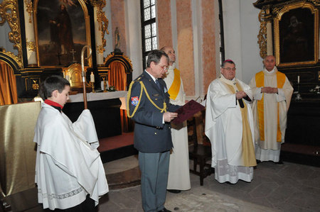 Slavnost zahájil náčelník ŠVZ MO Komorní Hrádek plukovník Pavel Vobůrka