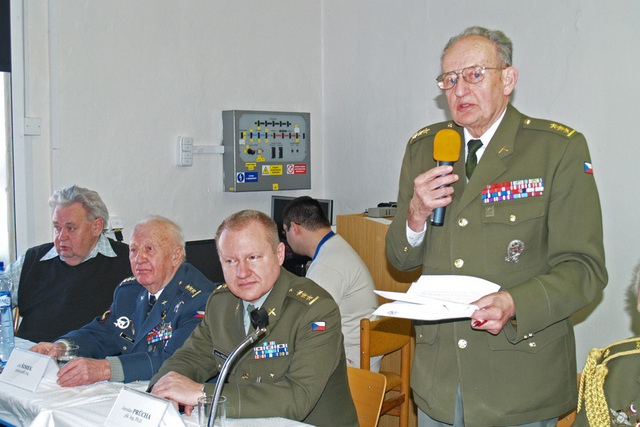 Besedu moderoval prezident Asociace Vojáci společně plk. ve výsl. Ing. Jan Kříž 
