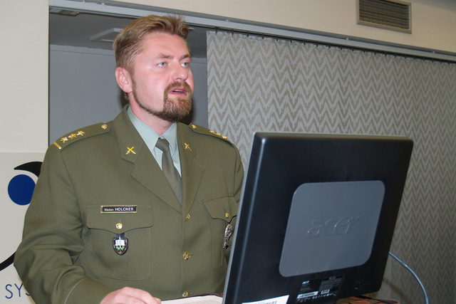 Děkan fakulty vítá účastníky konference
