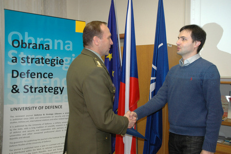Předání jmenovacích dekretů členům redakční rady časopisu Obrana a strategie