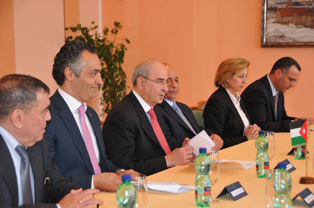 Jordánskou delegaci vedl předseda senátu J.E. Taher Masri ( na snímku třetí zleva)