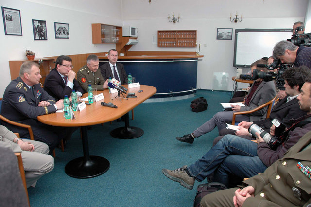 Z tiskové konference