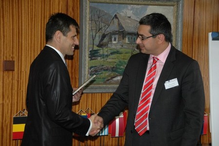 Náměstek ministra obrany pro personalistiku Michael Hrbata a náměstek ministra obrany Gruzie Andro Barnovi
